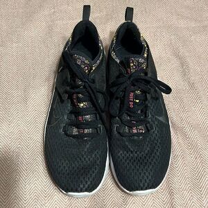 NIKE Women’s Sneakers 